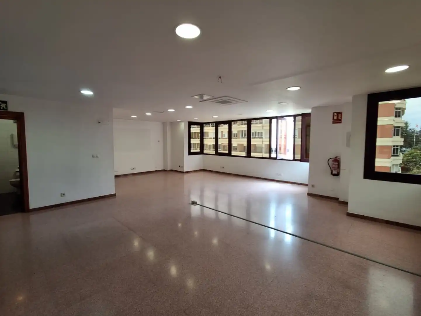 Büro zur Miete in Las Palmas de Gran Canaria mit Klimaanlage und Heizung