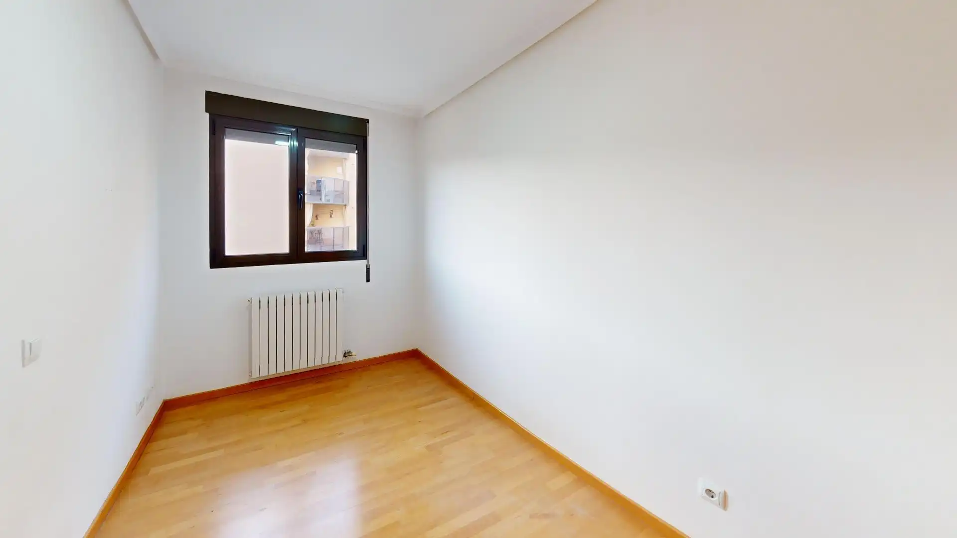 Schlafzimmer von Wohnung zum Verkauf in Valencia mit Klimaanlage, Parkett und Gemeinschaftspool