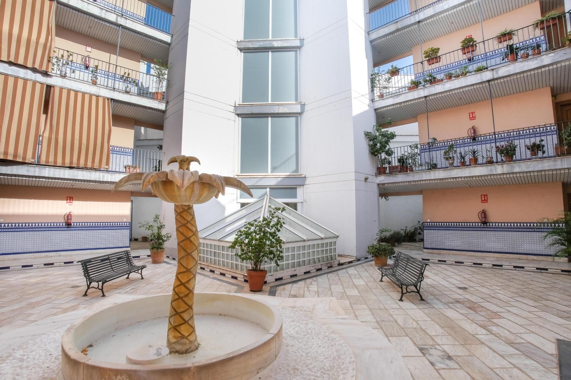 Vista exterior de Apartament en venda en  Sevilla Capital amb Aire condicionat, Calefacció i Jardí privat