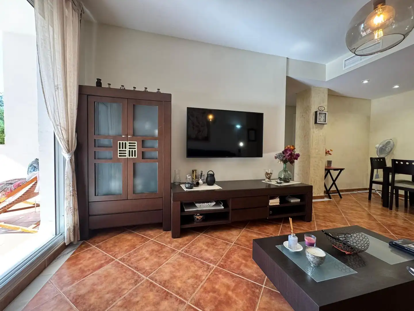 Sala de estar de Apartamento en venta en Rota con Terraza y Piscina comunitaria