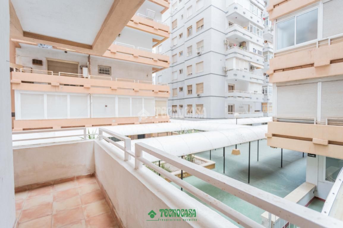Vista exterior de Piso en venta en  Almería Capital con Terraza