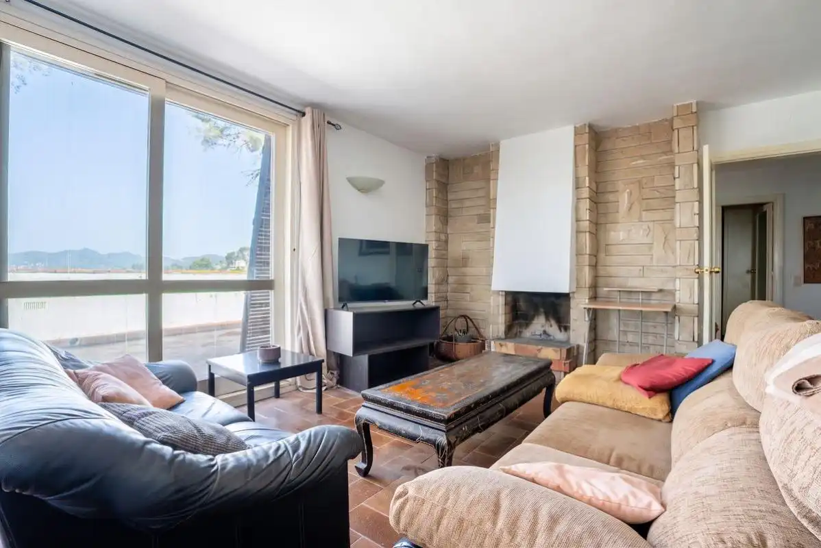 Casa con terraza en venta en Via Abadia de Poblet, imagen 4