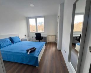 Bedroom of Flat to share in  Madrid Capital  with Heating and Washing machine