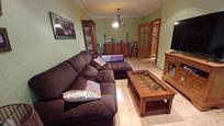 Sala d'estar de Casa adosada en venda en La Roda amb Terrassa