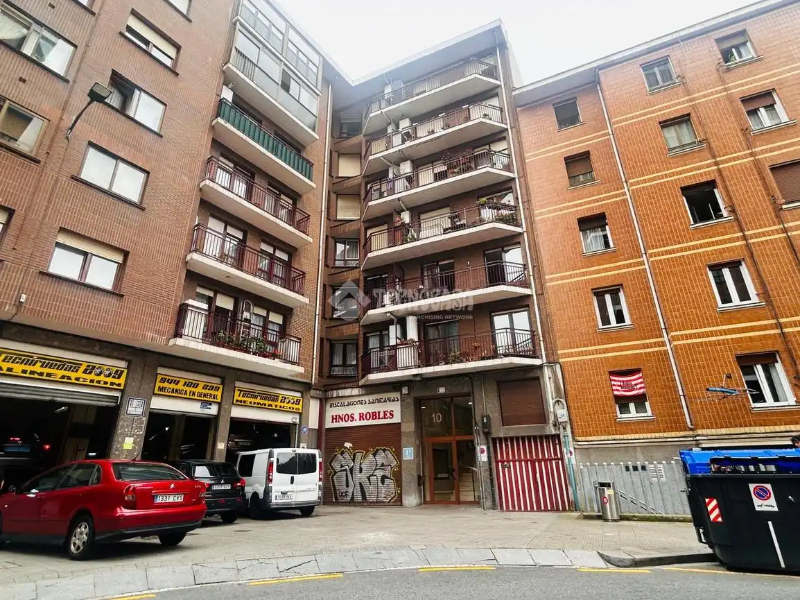 Vista exterior de Dúplex en venda en Bilbao  amb Calefacció i Moblat