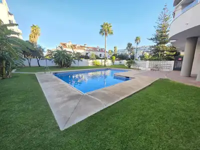 Piscina de Apartamento en venta en Fuengirola con Aire acondicionado, Calefacción y Terraza