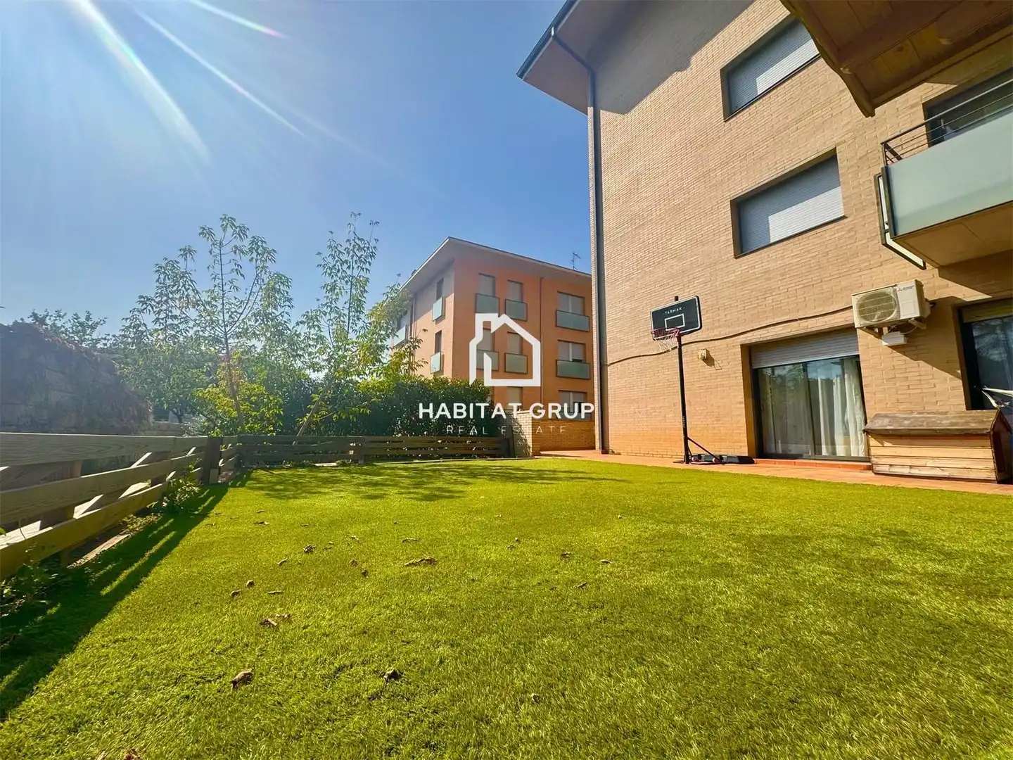 Vista exterior de Piso en venta en Girona con Aire acondicionado, Calefacción y Jardín privado