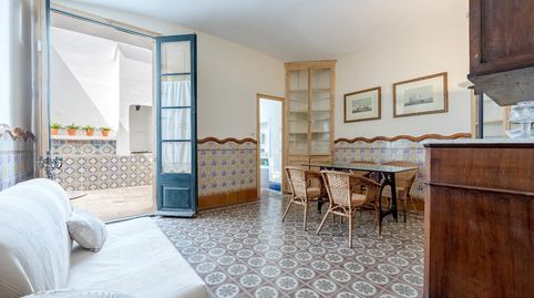Casa centenaria con alma y patio en segunda línea de mar en Ocata