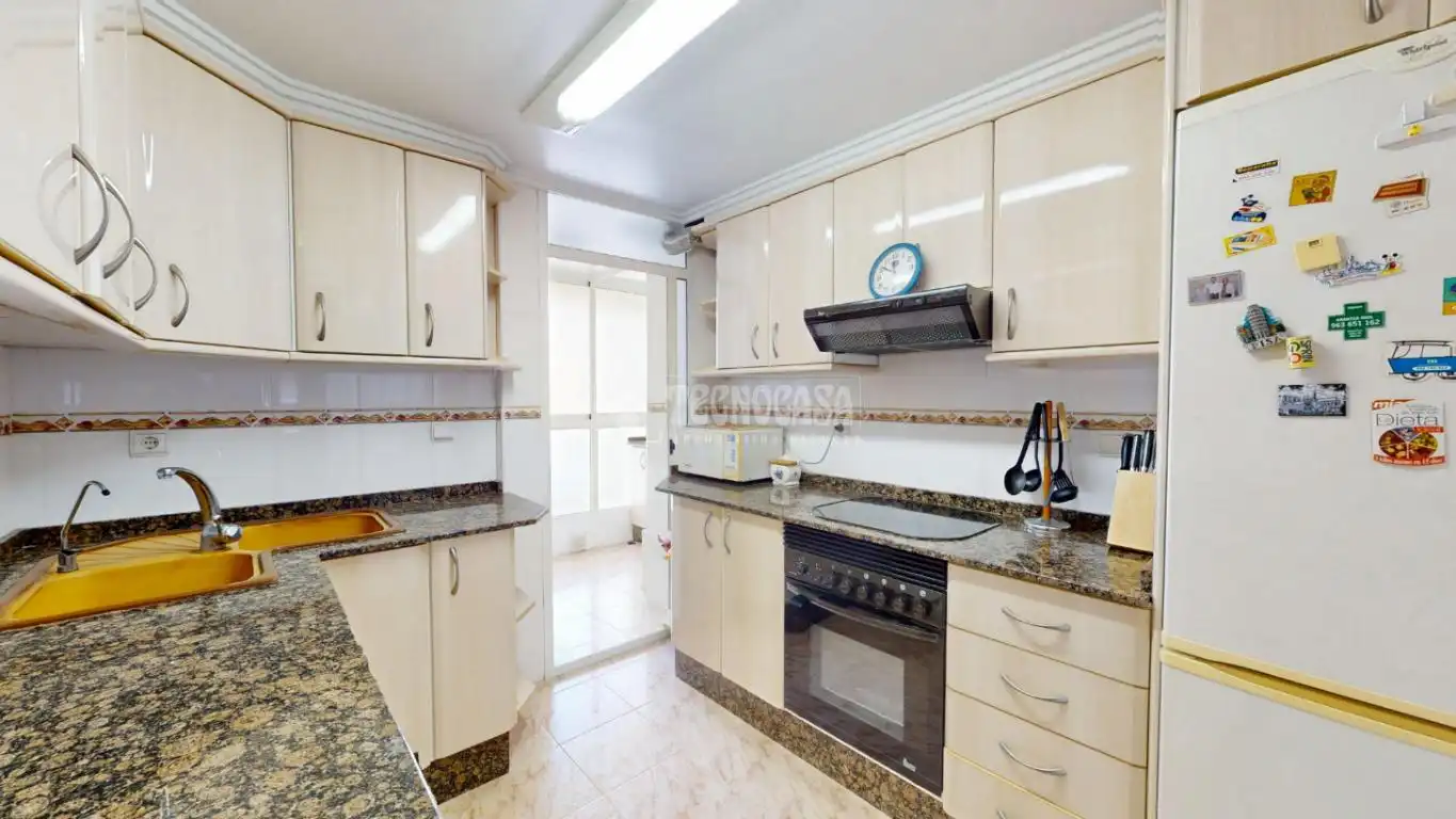Kitchen of Flat for sale in Valencia  with Air Conditioner and Balcony