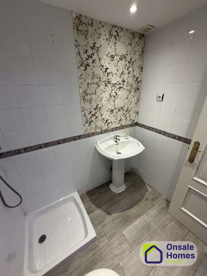 Baño de Casa adosada en venta en Marbella con Aire acondicionado, Jardín privado y Terraza