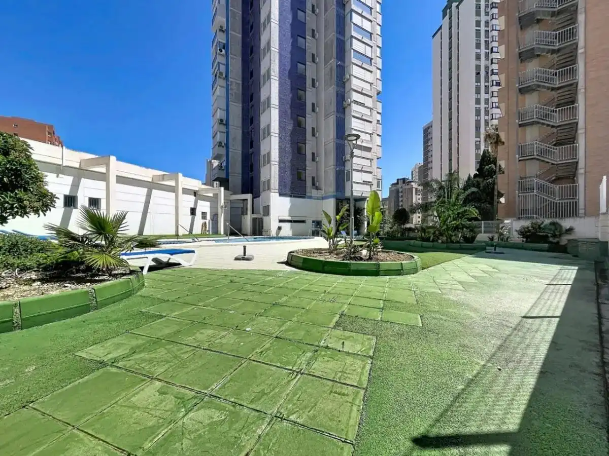 Piscina de Piso en venta en Benidorm con Aire acondicionado, Calefacción y Jardín privado
