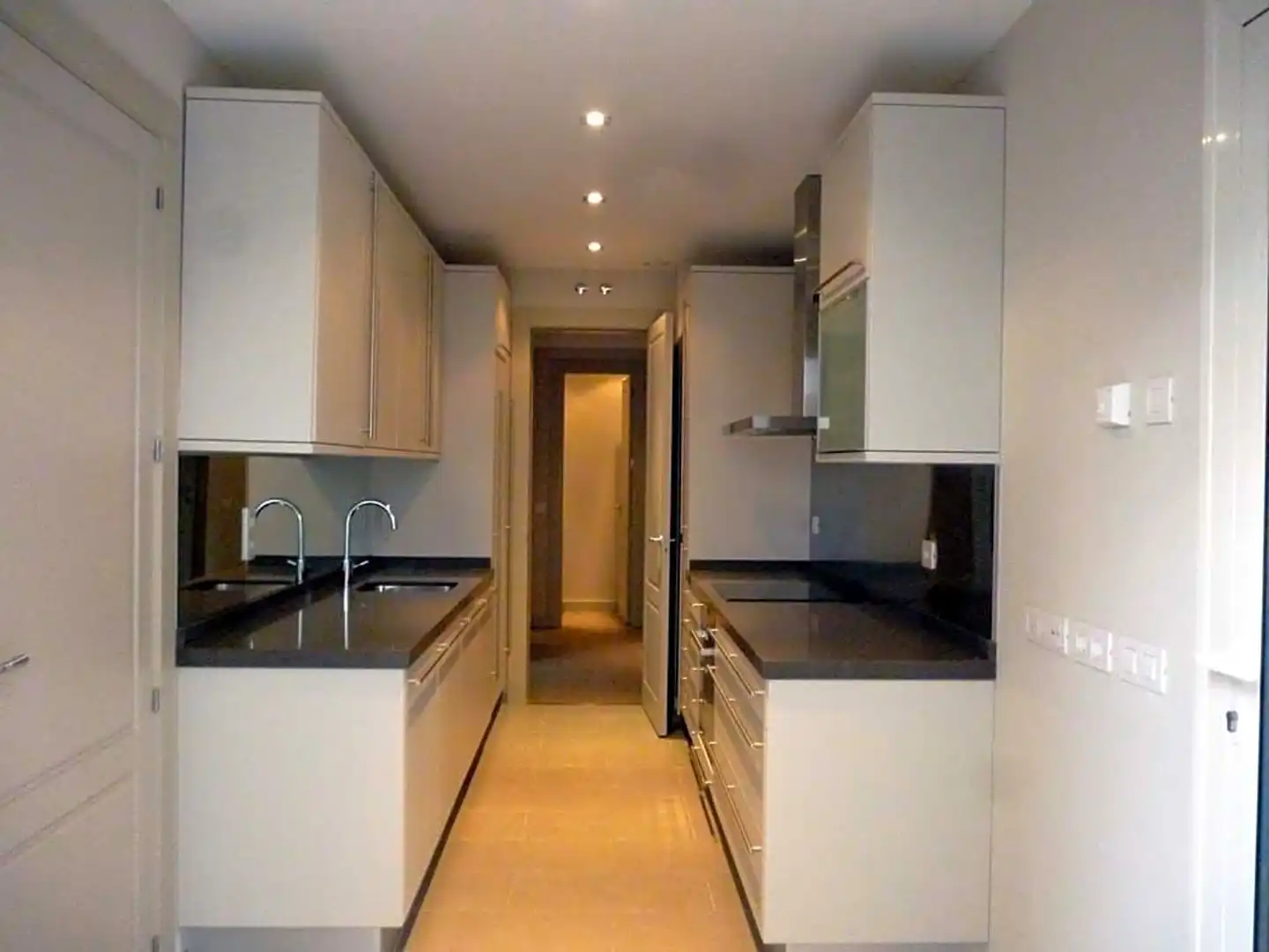 Cocina de Planta baja de alquiler en Madrid con Aire acondicionado, Calefacción y Jardín privado