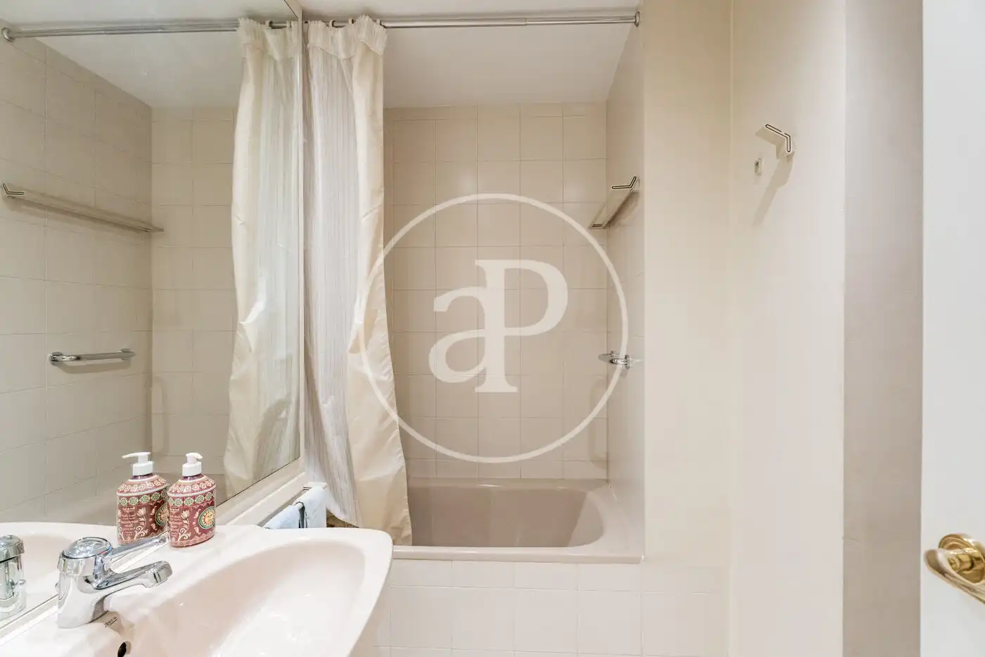 Baño de Piso en venta en Madrid con Aire acondicionado, Calefacción y Balcón