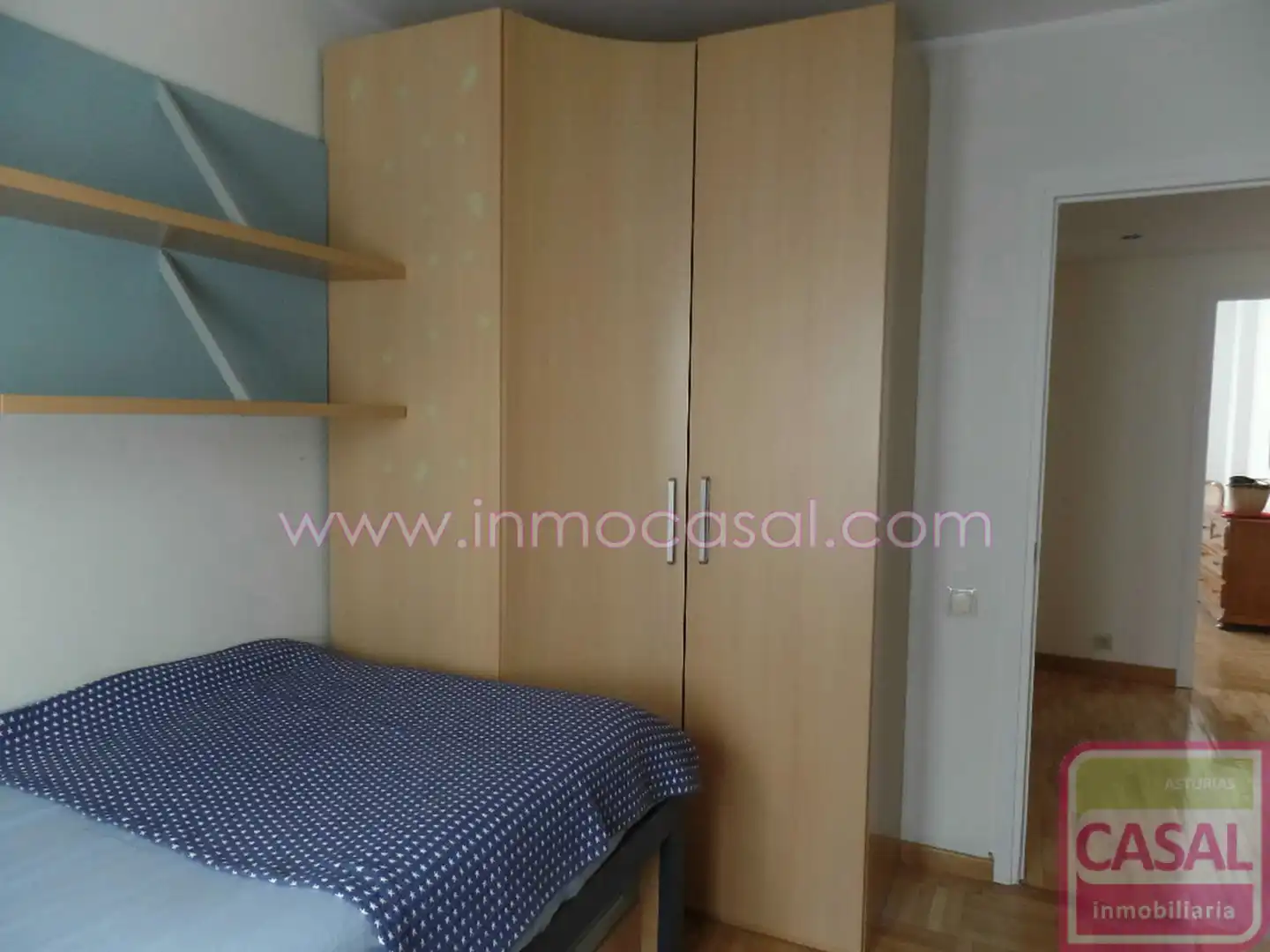 Habitación de Piso de alquiler en Oviedo  con Calefacción, Terraza y Amueblado
