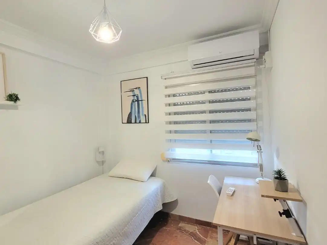 Bedroom of Flat for share in Sevilla  with Air Conditioner, Heating and Terrace