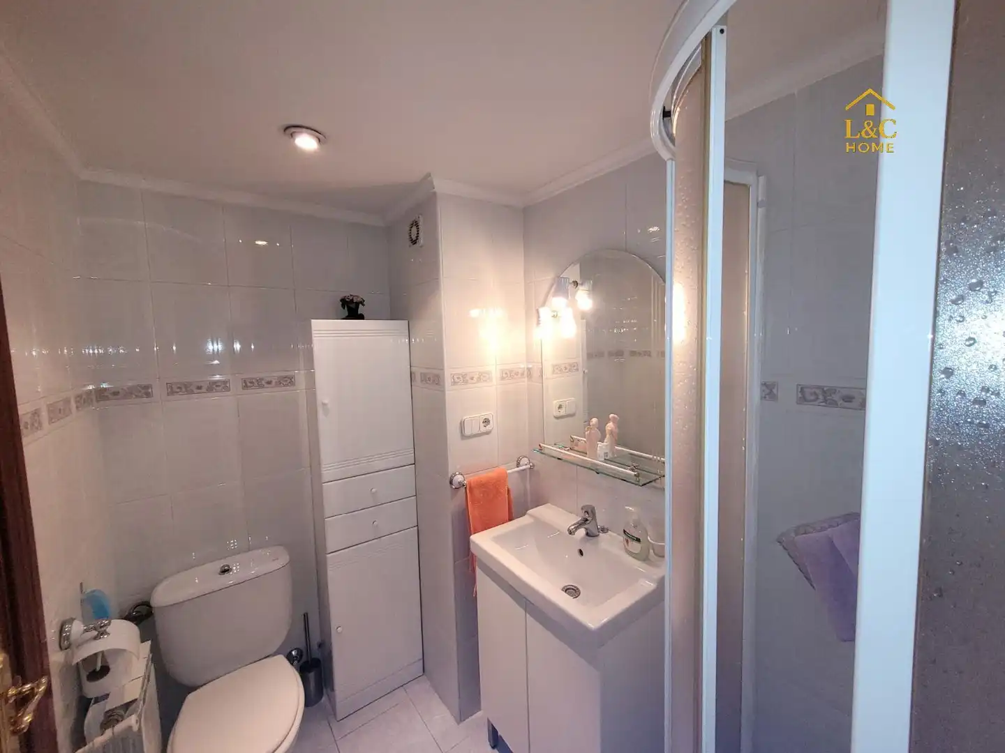 Baño de Piso en venta en Madrid con Calefacción, Terraza y Amueblado