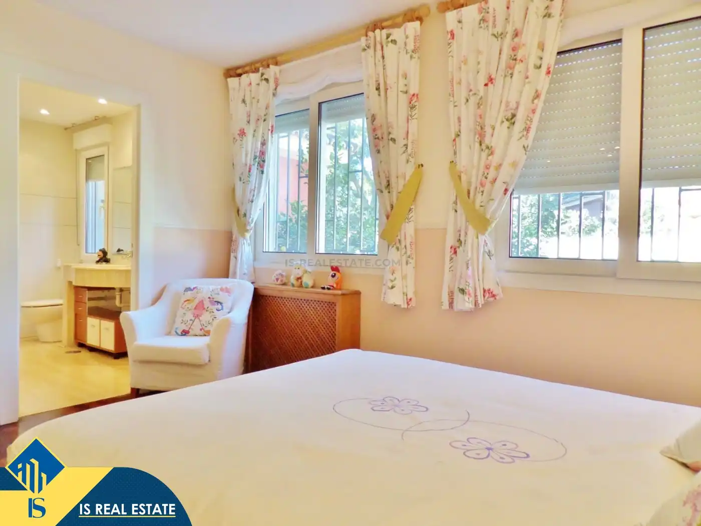 Bedroom of Houses for sale in Alicante / Alacant  with Terrace, Swimming Pool and Furnished