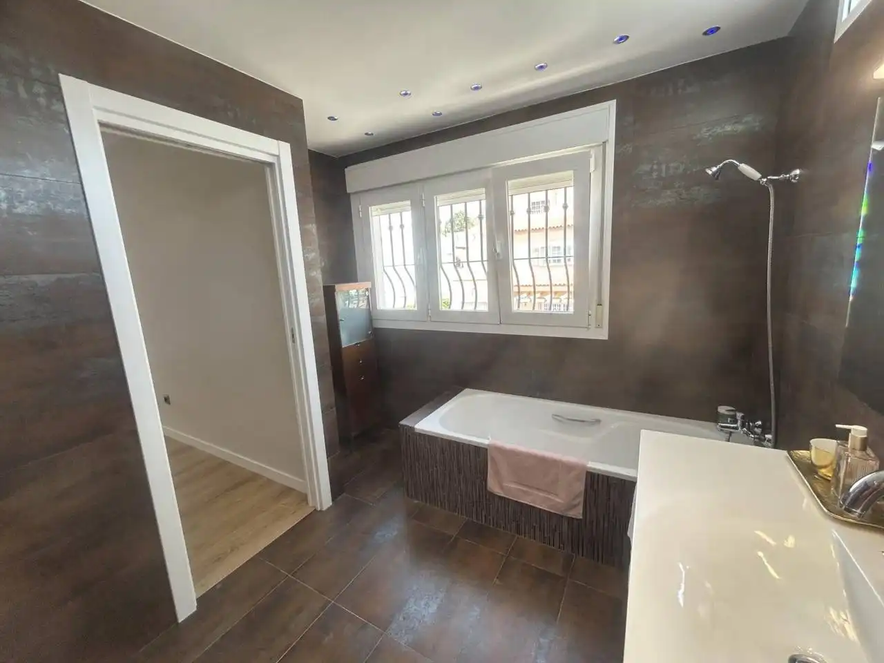 Bathroom of Houses for sale in Roquetas de Mar  with Air Conditioner, Private garden and Terrace