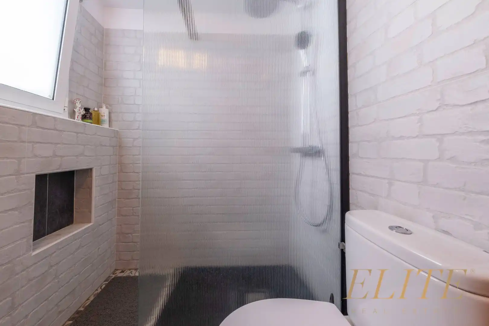 Badezimmer von Einfamilien-Reihenhaus zum Verkauf in Mogán mit Klimaanlage, Heizung und Terrasse