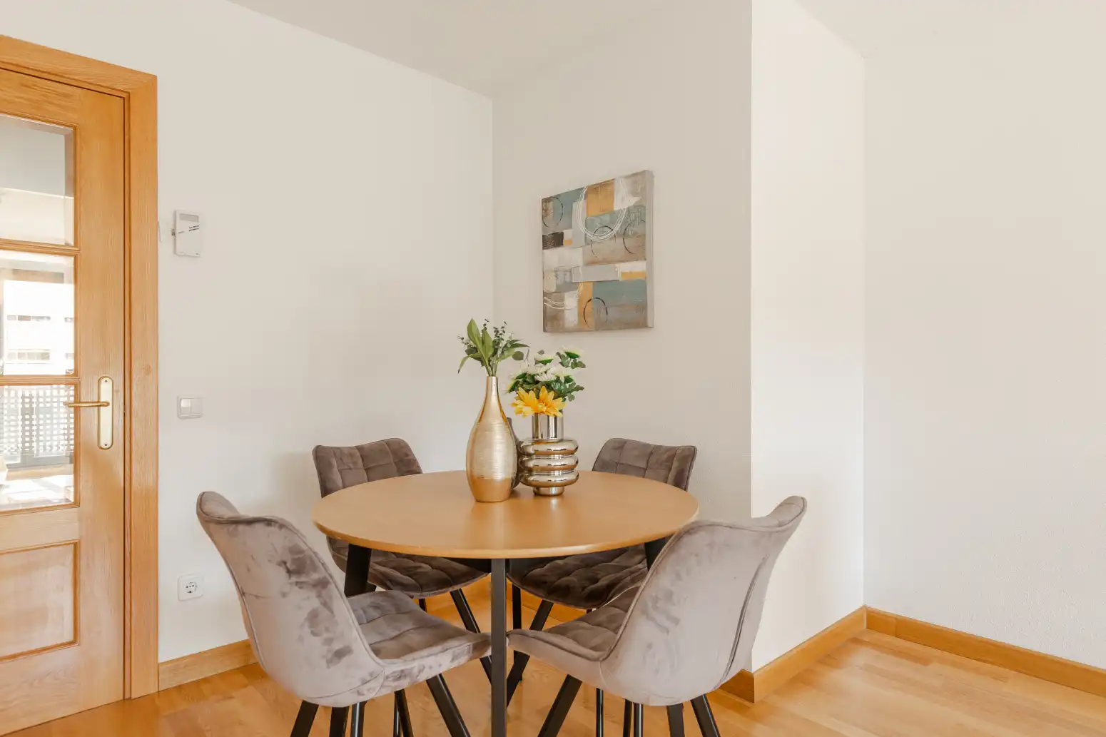 Comedor de Piso en venta en  Pamplona / Iruña con Calefacción, Jardín privado y Parquet