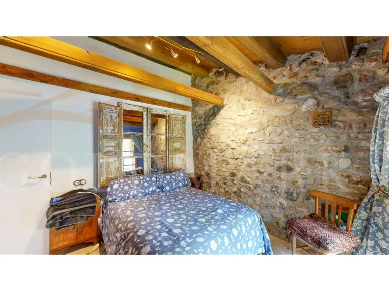 Habitación de Finca rústica en venta en Sant Jaume de Frontanyà con Calefacción y Jardín privado
