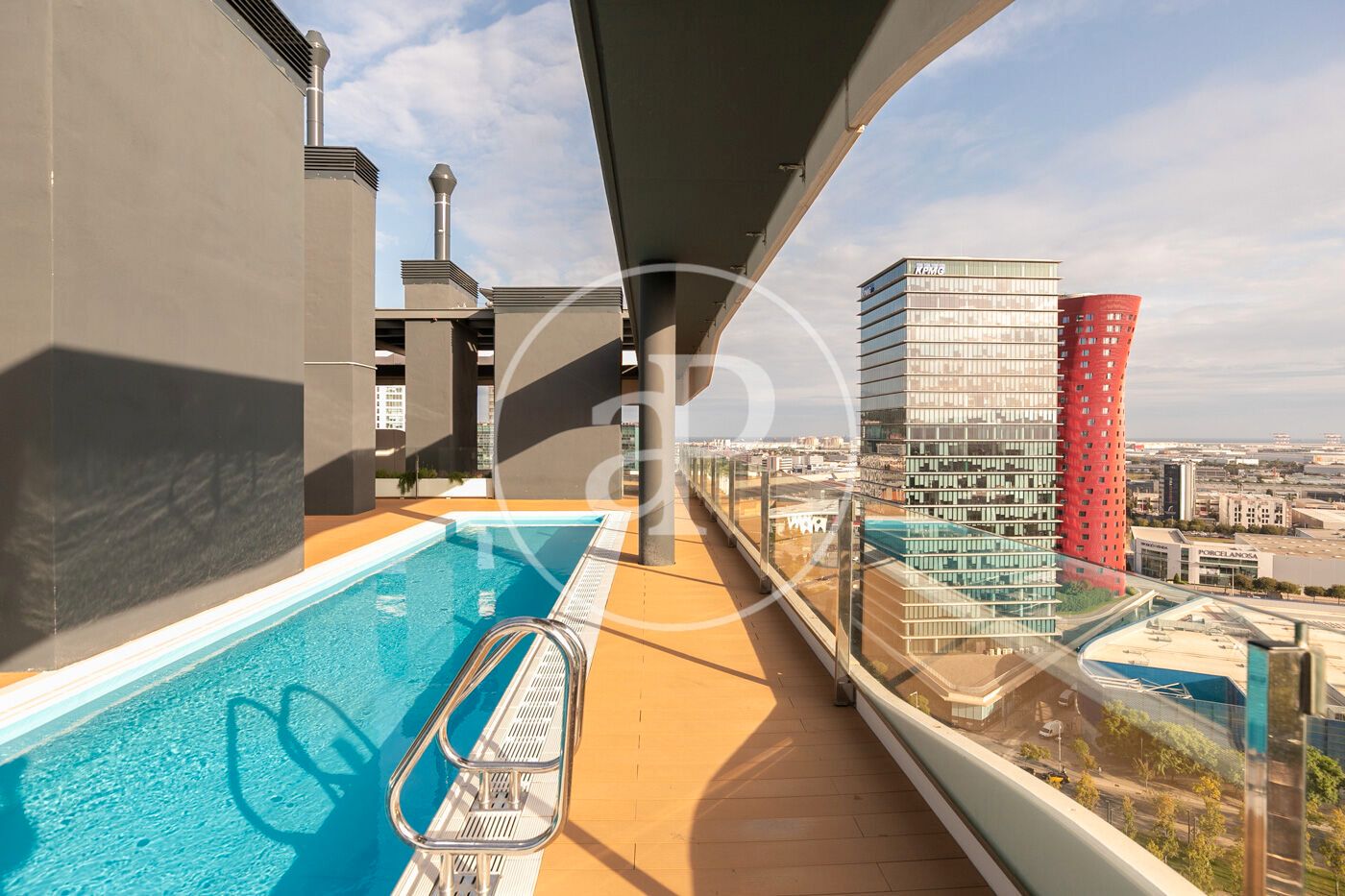 Piscina de Pis de lloguer en L'Hospitalet de Llobregat amb Aire condicionat, Calefacció i Terrassa