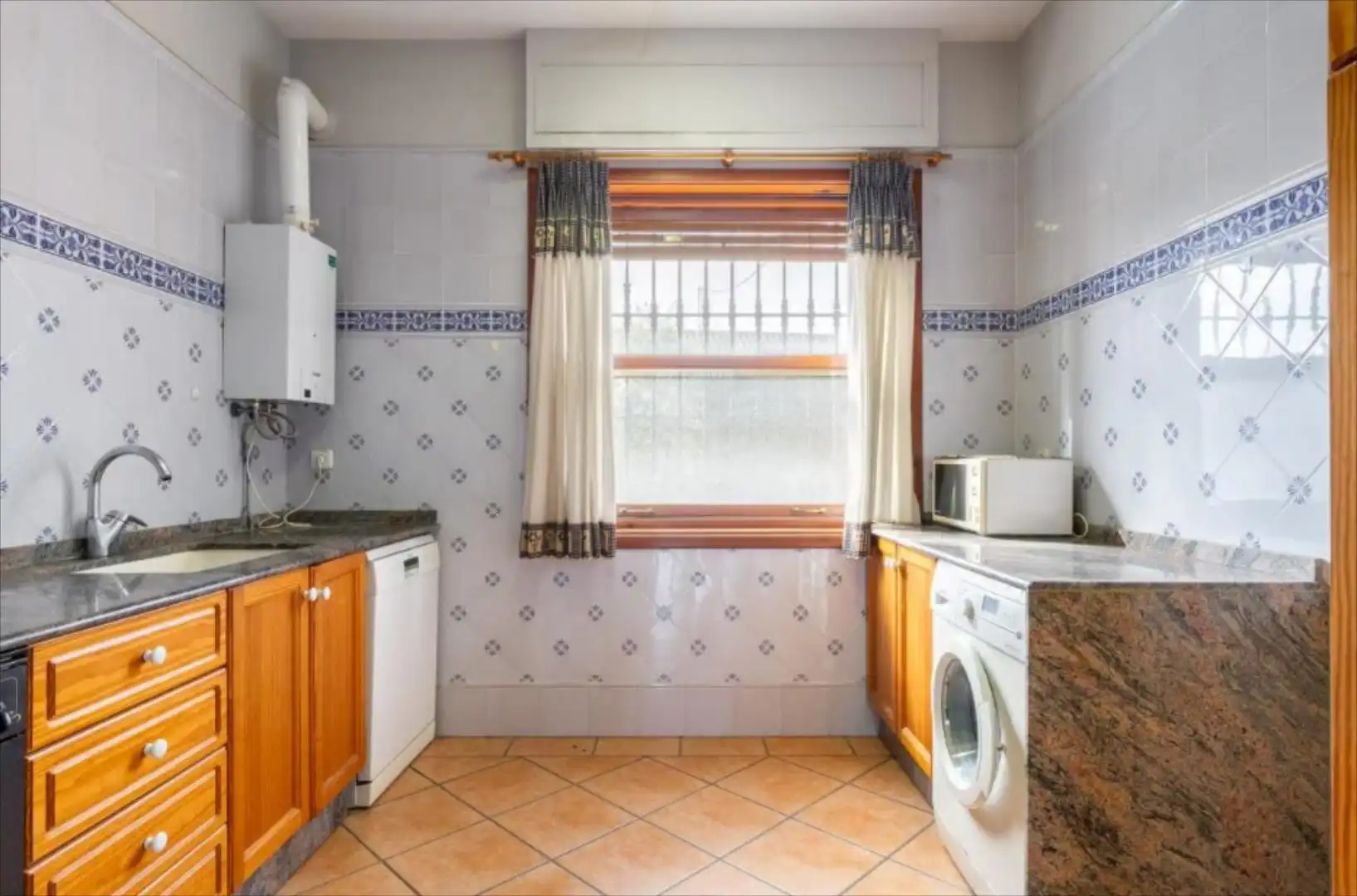 Cuina de Casa o xalet en venda en Alboraya amb Terrassa, Traster i Piscina