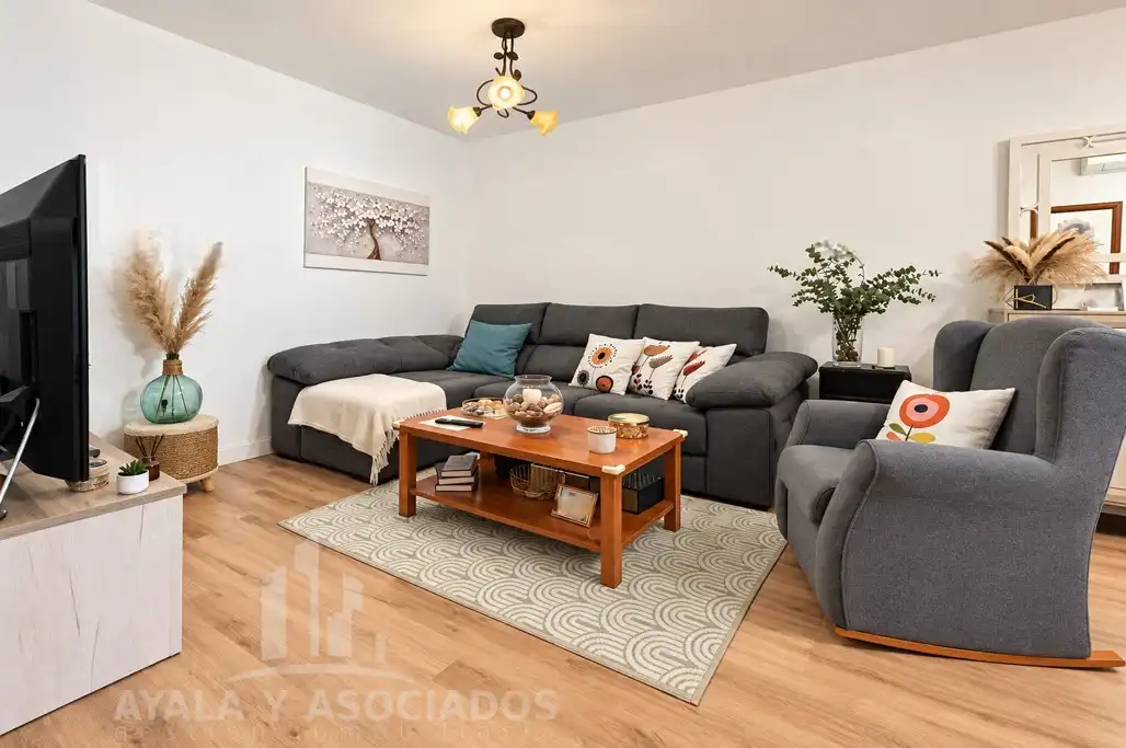 Casa aparellada amb jardí en venda a Cartagena ciudad, imagen 3