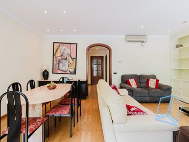 Flat with lift for sale in Gran Via de les Corts Catalanes