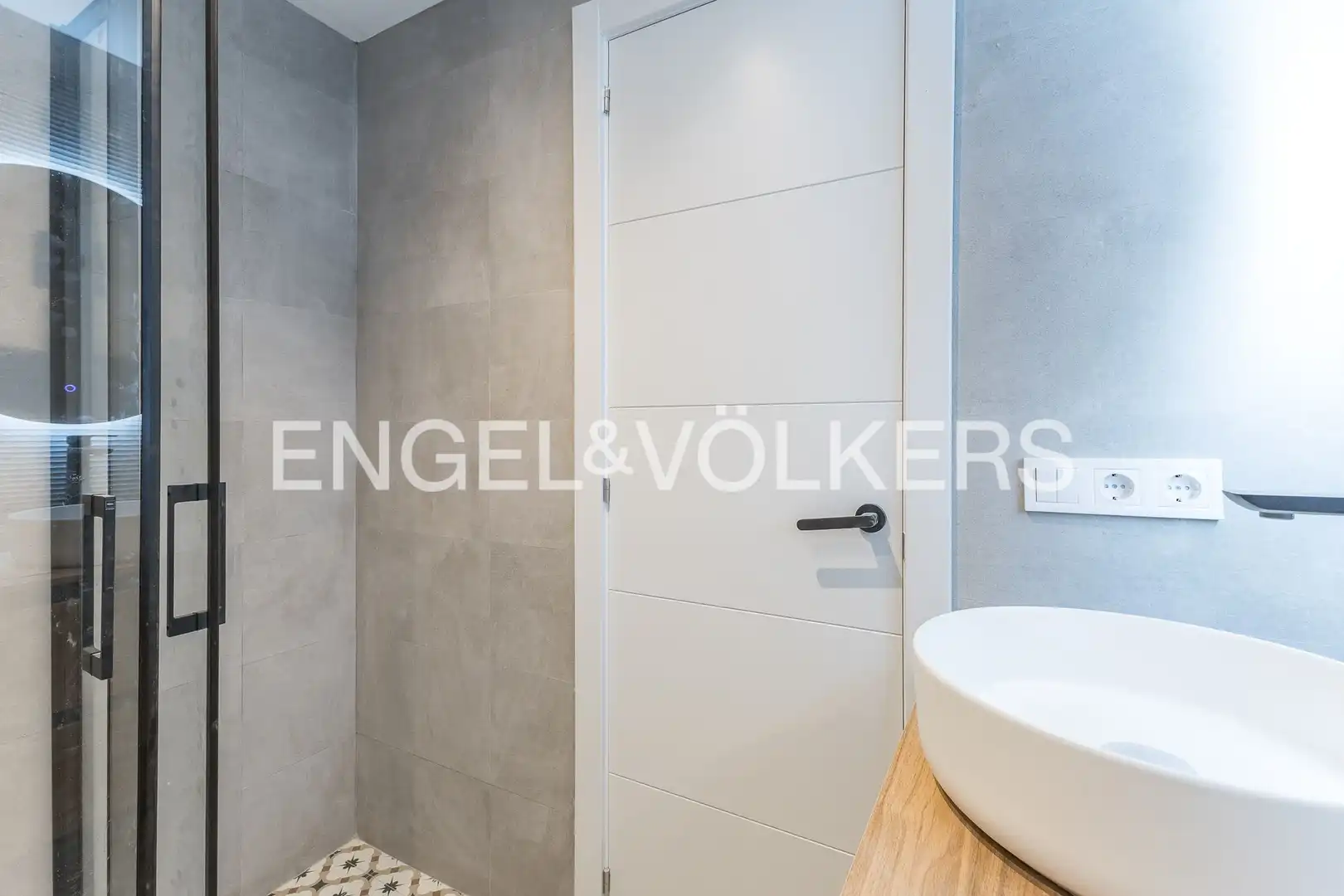 Flat for sale in L'Hospitalet de Llobregat  with Heating and Balcony