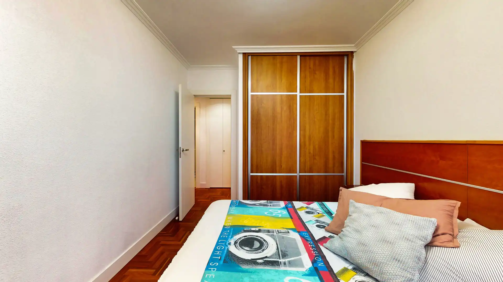 Habitación de Piso en venta en Bilbao  con Trastero y Balcón