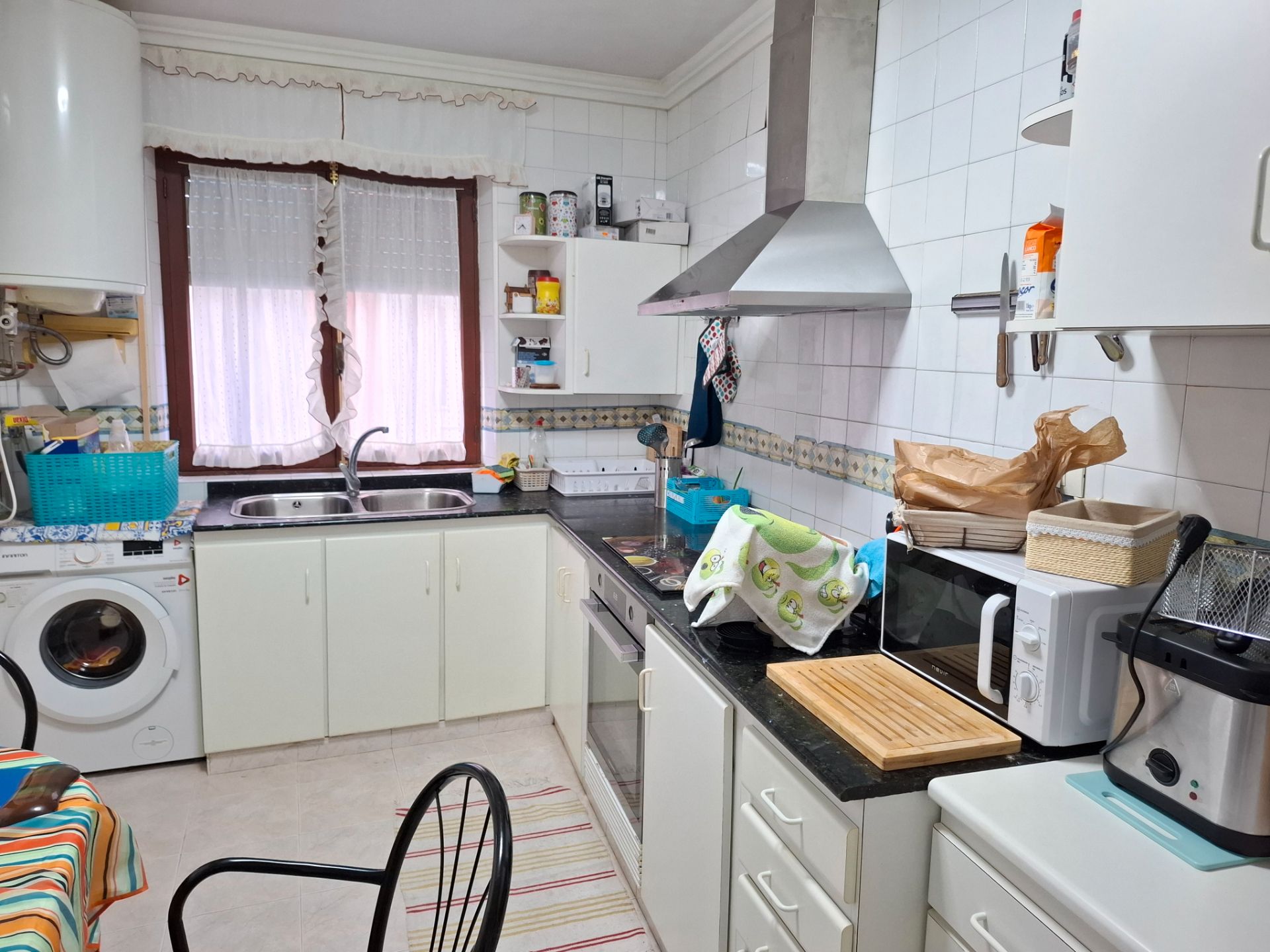 Cocina de Casa adosada en venta en Viveiro con Calefacción, Trastero y Amueblado