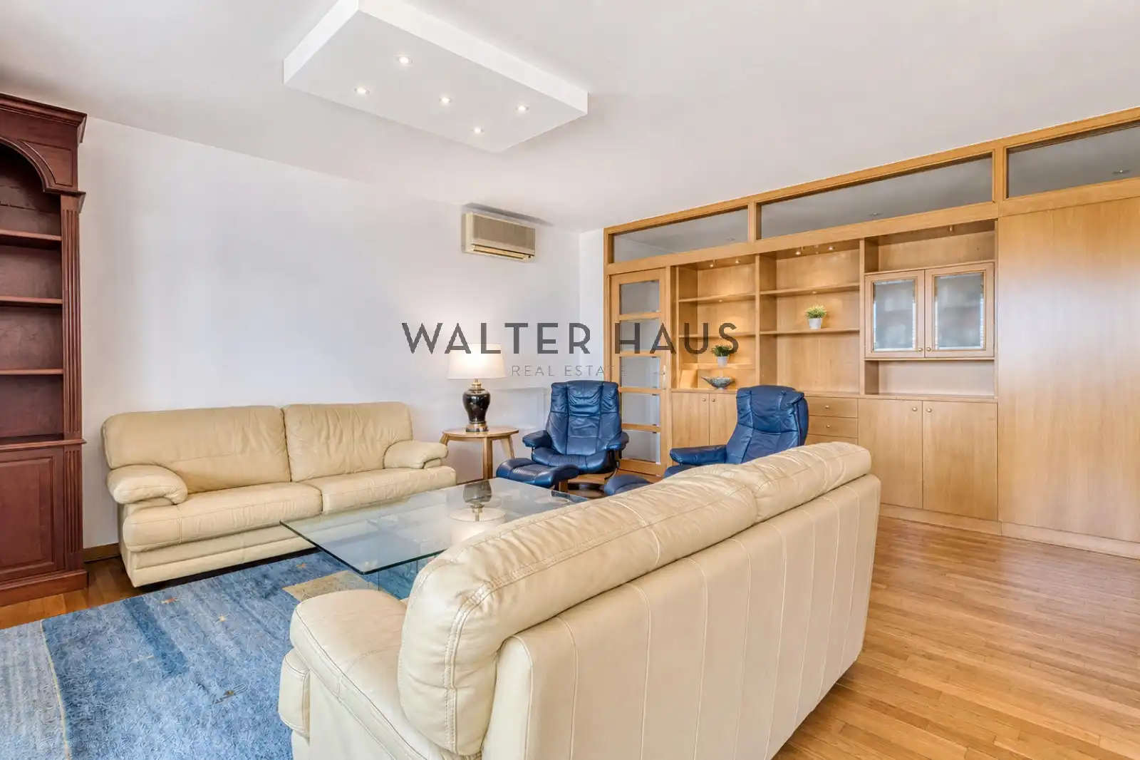 Wohnzimmer von Dachboden zum Verkauf in Barcelona mit Klimaanlage, Heizung und Parkett