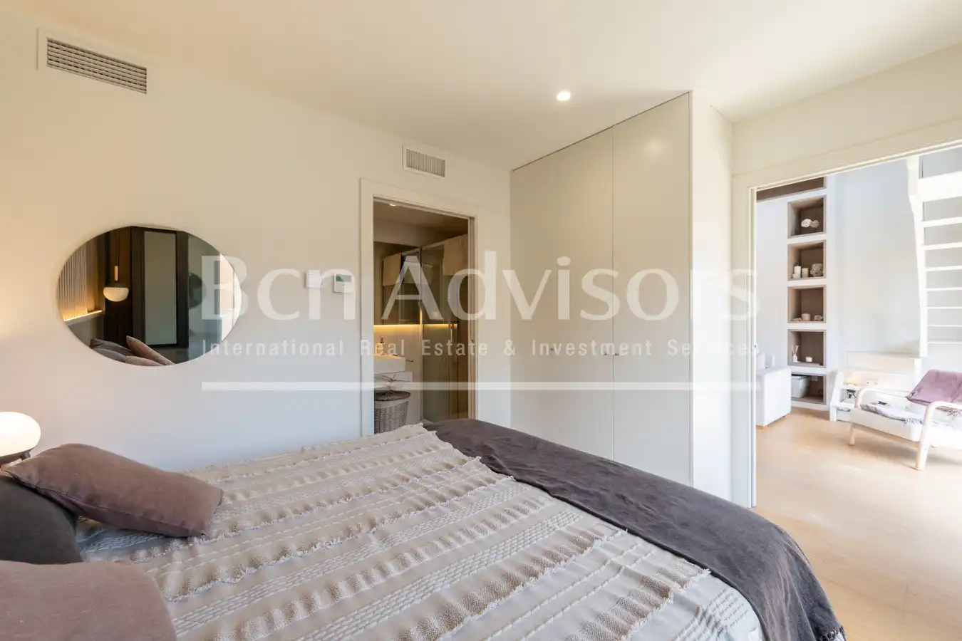 Schlafzimmer von Dachboden zum Verkauf in Barcelona mit Klimaanlage, Heizung und Parkett