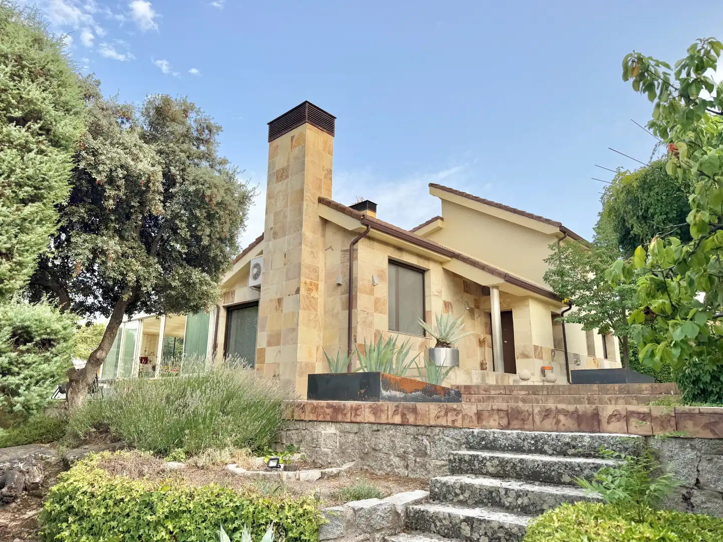 Vista exterior de Casa o chalet en venta en Galapagar con Aire acondicionado, Calefacción y Jardín privado