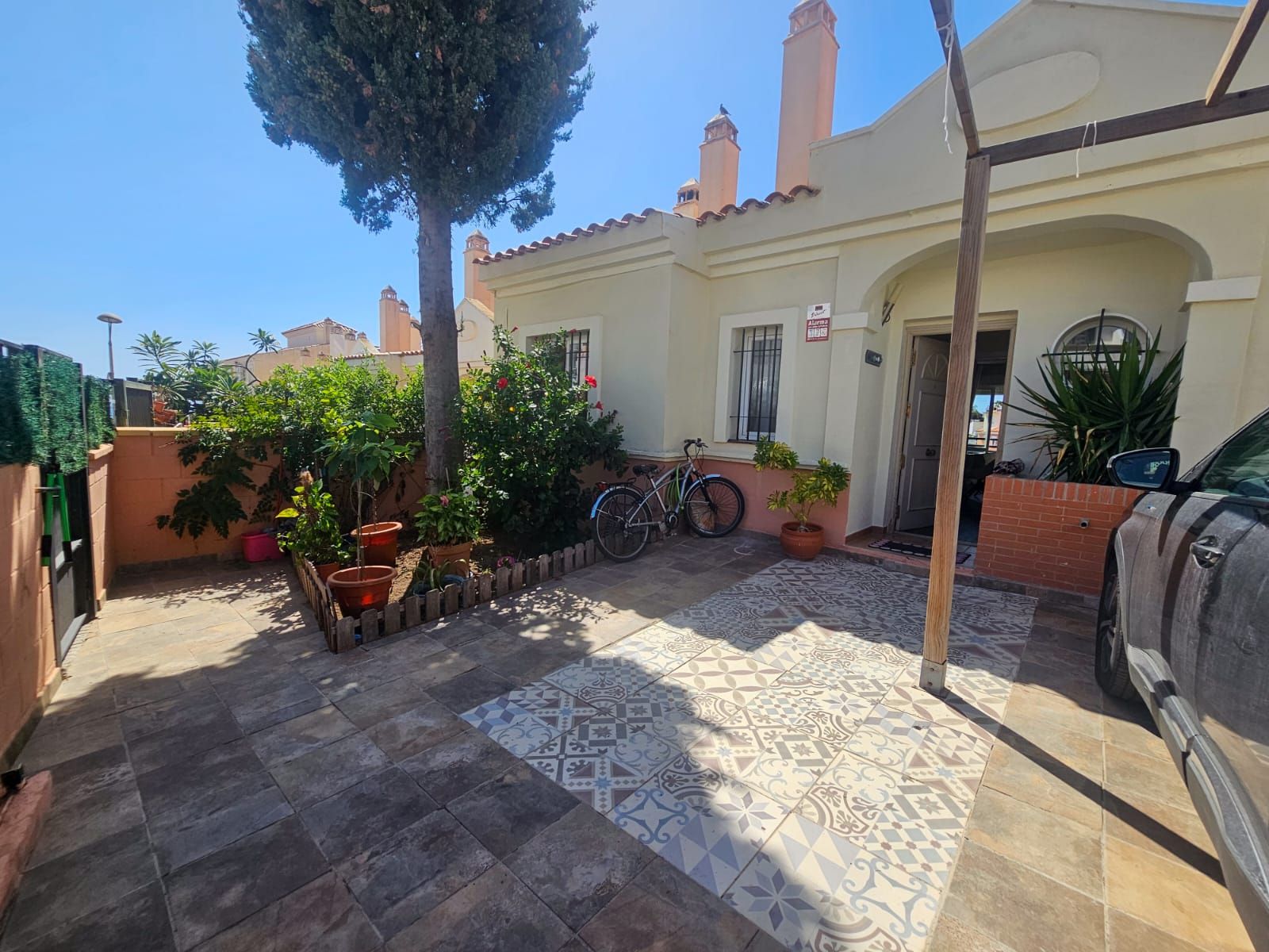 Vista exterior de Casa adosada en venta en Rincón de la Victoria con Aire acondicionado, Terraza y Piscina comunitaria