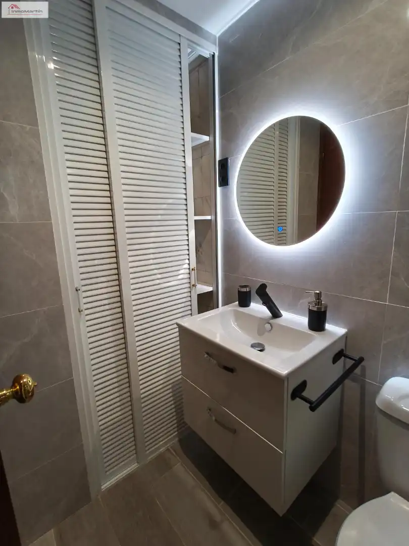 Baño de Piso en venta en Alcalá del Río con Aire acondicionado, Amueblado y Horno