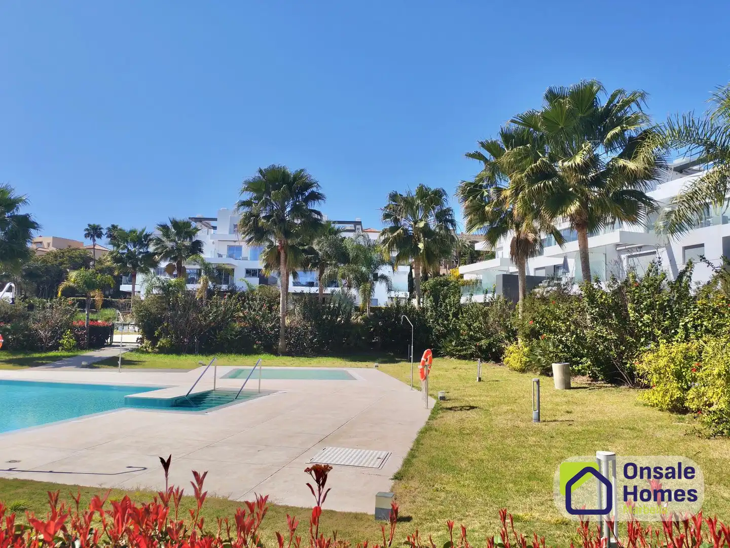 Garden of Attic for sale in Estepona  with Air Conditioner, Terrace and Storage room