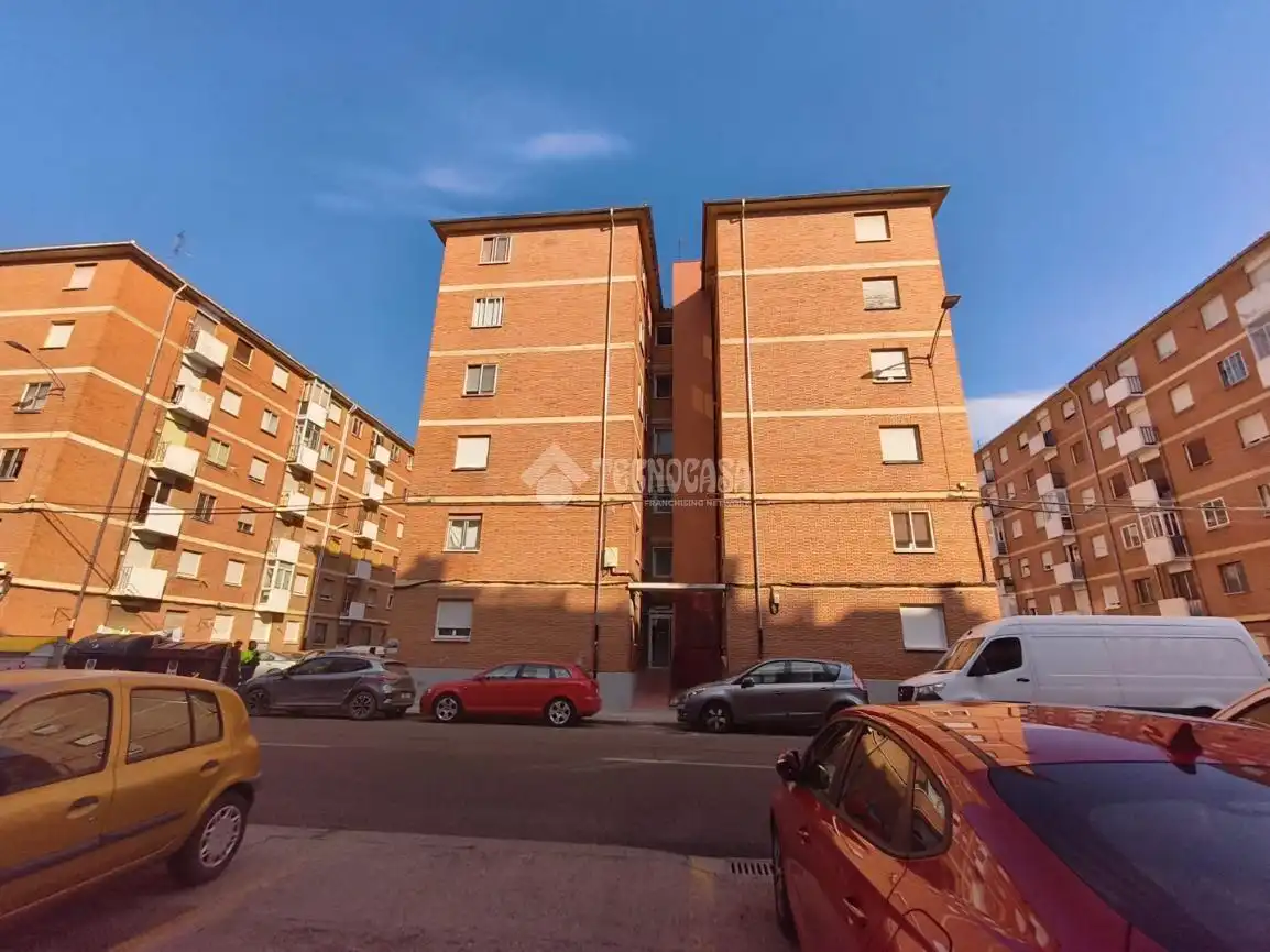 Außenansicht von Wohnung zum Verkauf in Palencia mit Heizung, Abstellraum und Balkon