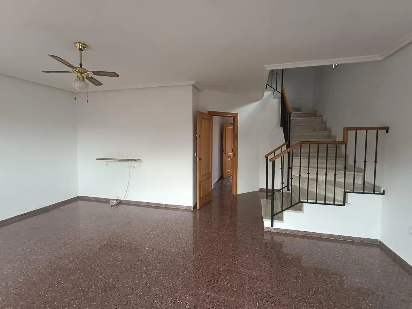 Casa adosada en venta en Petrer con Jardín privado, Terraza y Balcón