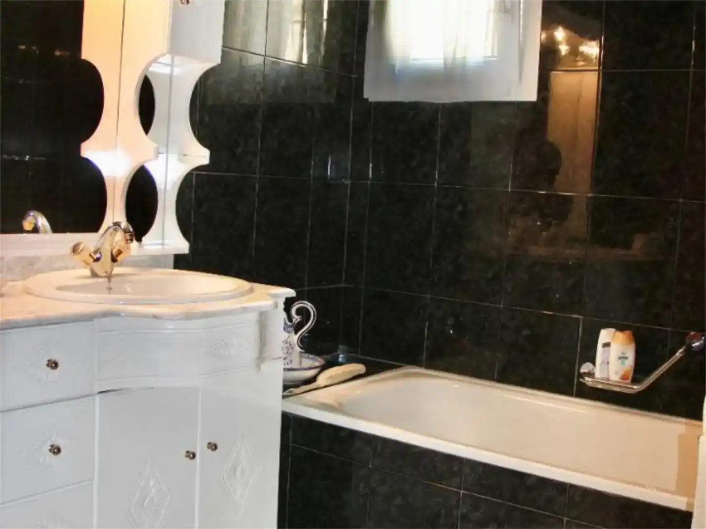Baño de Piso en venta en Benaocaz con Jardín privado, Trastero y Piscina