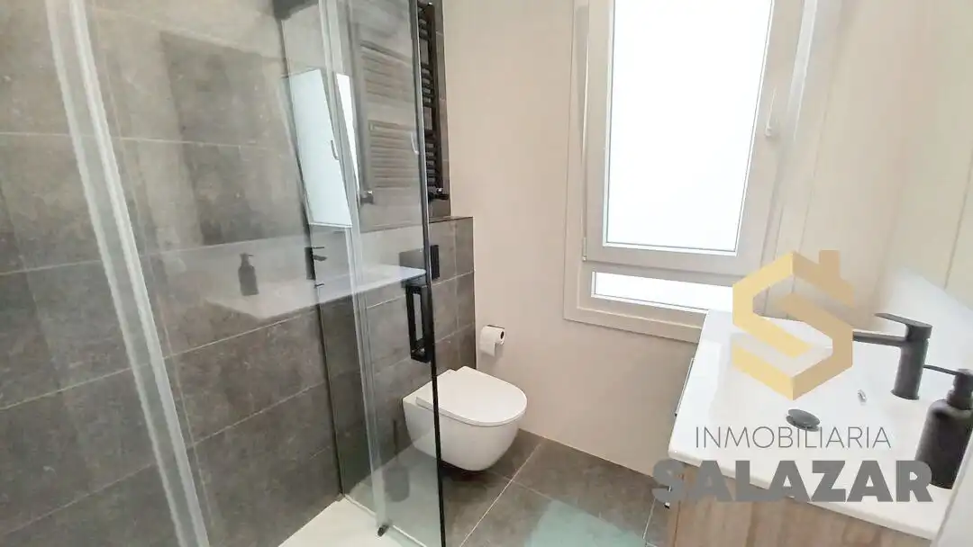 Bathroom of Flat for rent in Bilbao   with Heating