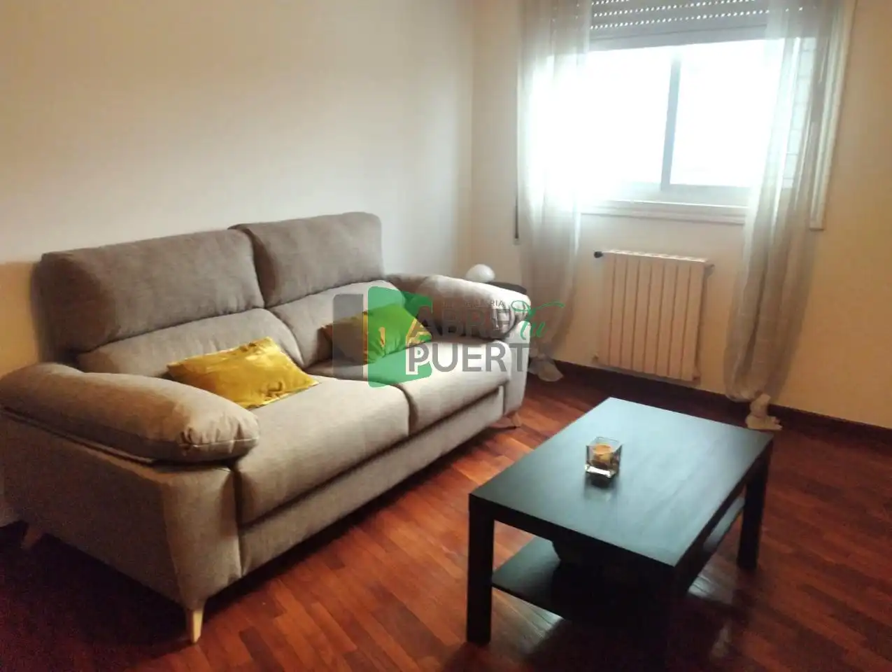 Sala d'estar de Apartament de lloguer en Ourense Capital  amb Calefacció, Parquet i Traster