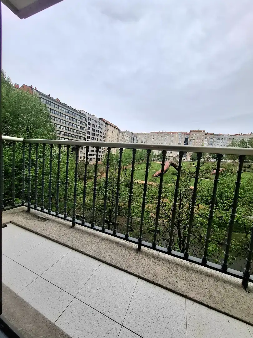 Terrassa de Pis en venda en Vigo  amb Calefacció, Traster i Balcó