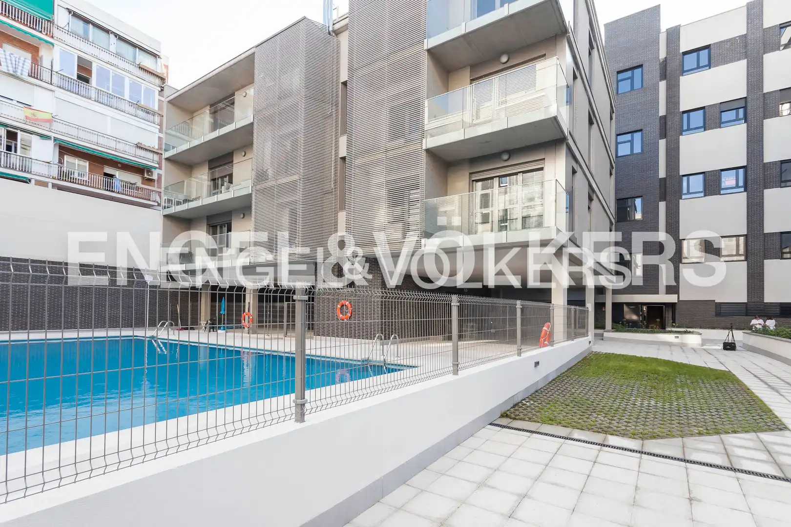 Piscina de Àtic de lloguer en Madrid amb Aire condicionat, Calefacció i Jardí privat