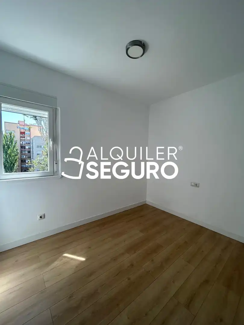 Dormitori de Pis de lloguer en Coslada amb Calefacció i Terrassa