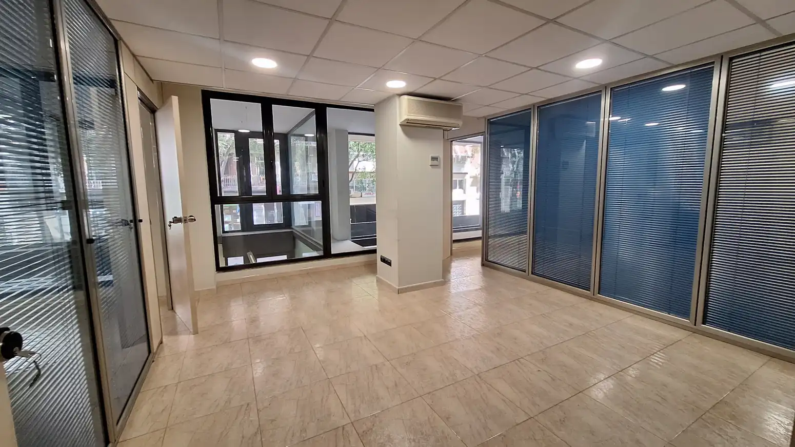 Local comercial en venda a Barcelona - CL VILADOMAT, imagen 9