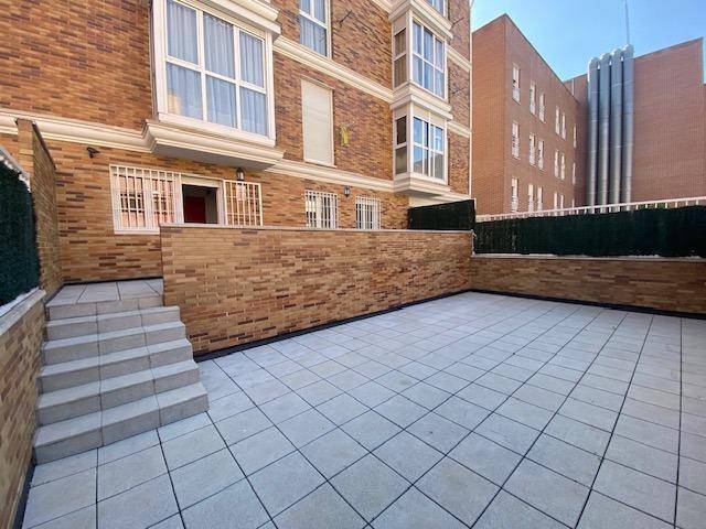 Planta baja en Alquiler en Calle Calle de los Vascos, 13 en Ciudad Universitaria