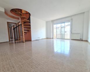 Sala d'estar de Pis en venda en Salt amb Balcó