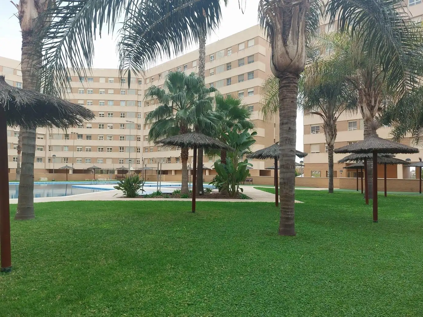 Habitación de Piso en venta en Alicante / Alacant con Aire acondicionado, Jardín privado y Terraza